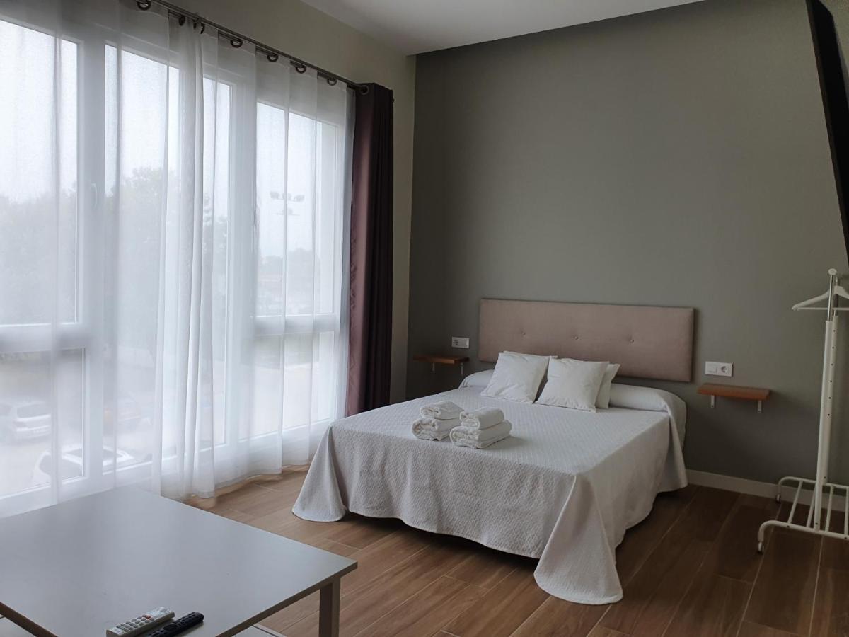 Redondela Apartments - Bedroom, Bathroom & Kitchen المظهر الخارجي الصورة